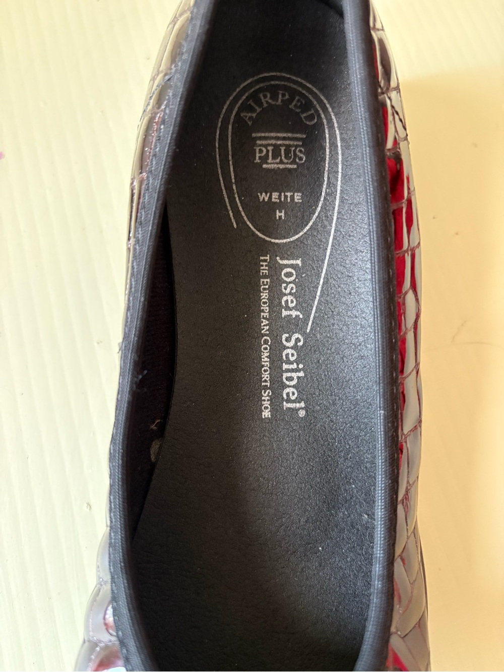Josef Seibel Burgundy Croc-Embossed Slip-On wedge Sz 39 - Picture 7 of 9
